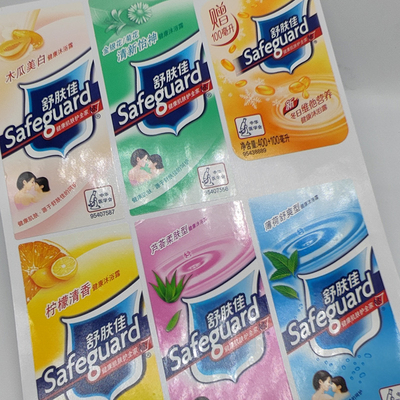 Etichetta di plastica della bottiglia del film lucido dell'ANIMALE DOMESTICO delle etichette degli elementi essenziali della famiglia di stampa di CMYK